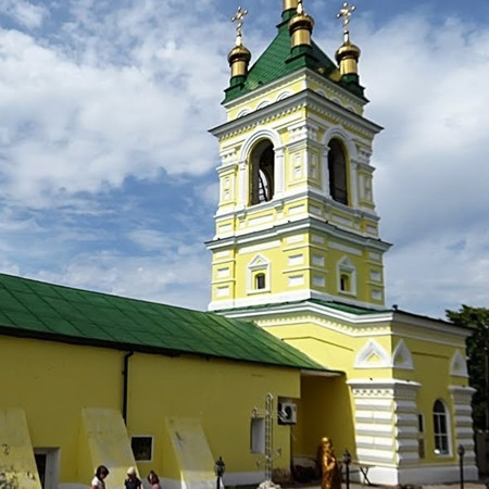 Унікальна напівпідземна церква 15 століття і рисові поля у Кілії