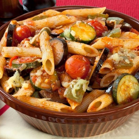 Паста зі смаженими кабачками і баклажанами