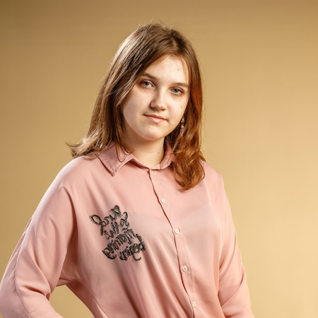 Аліна Мартинова, золота медаль, учениця школи № 7