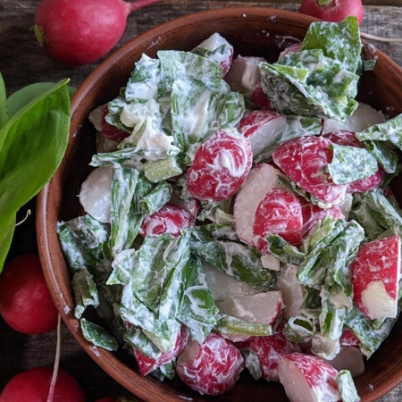 Салат з черемші та редиски