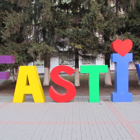 Інсталяція "Фастів - місто з серцем"