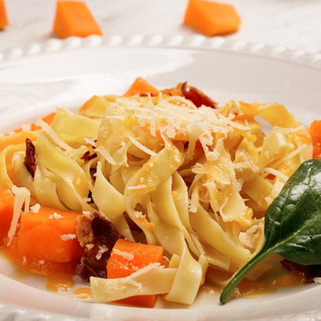 Паста з гарбузом та шпинатом