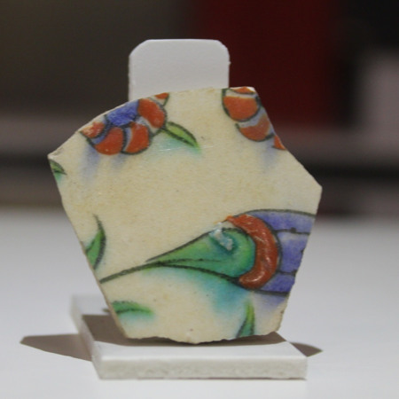 Фрагмент фаянсової османської кружки (ХVІІ століття)