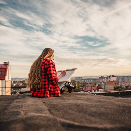 На даху багатоповерхівки  у центрі Калуша