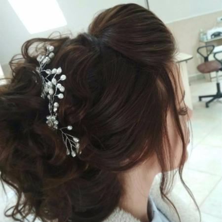 2. Чарівні зачіски, оздоблені аксесуарами і прикрасами 