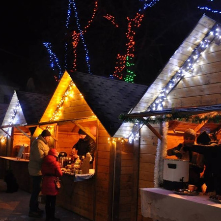 Нічний ярмарок на площі Героїв