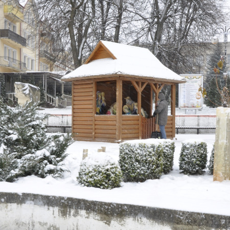 Шопка на площі Героїв