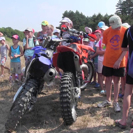 Відвідати заняття мотоклубу на мотокросній трасі