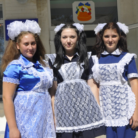 Новочервонівська школа