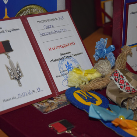 Третя частина в Збройних Слах за кількістю Народних Героїв України