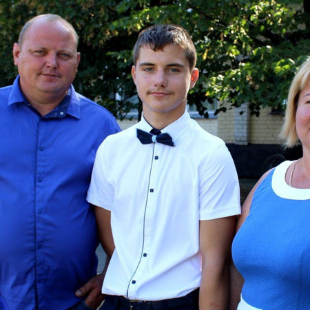 Юдіни Володимир та Олена з сином Русланом,  учнем 11 класу, с. Русакове