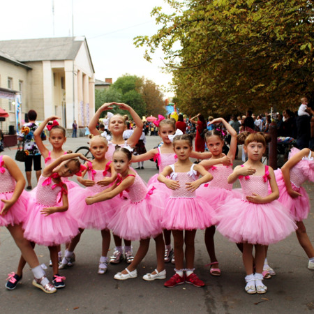 Представники студії спортивно-бального танцю "Ракурс"