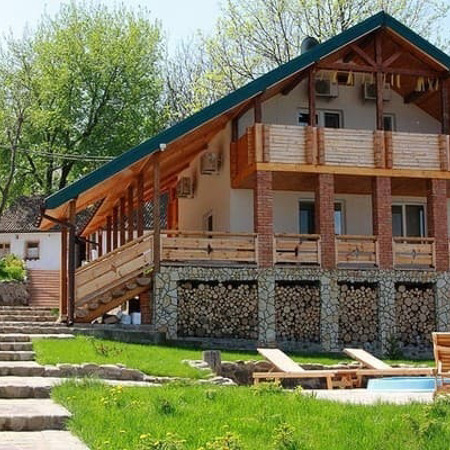 Приватна садиба Родинне гніздо в селі Гармаки