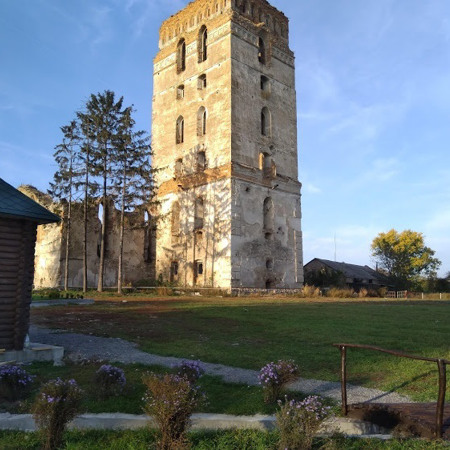 Оборонна вежа та Домініканський монастирь