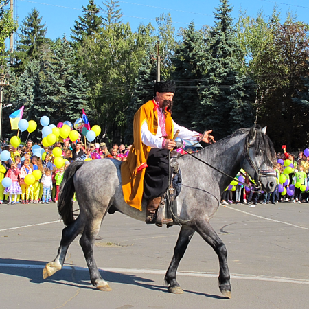 Культурно збагачують життя громади 