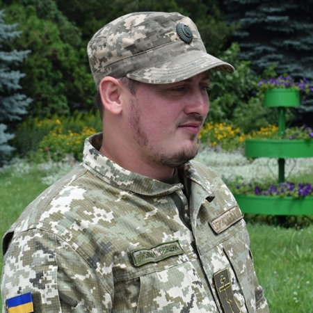 Капелан тридцятки, отець Олександр: "Я не завжди встигаю одягати бронежилет, коли нас обстрілюють"