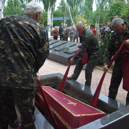 Меморіал Слави: чи є там справжні могили