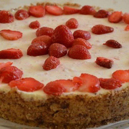 Полуничний пиріг без випікання