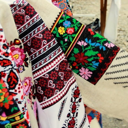 Нічний базар вишиванок