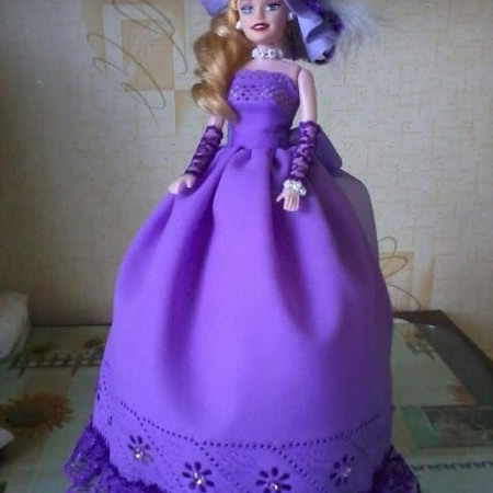 Пані у блакитному капелюшку