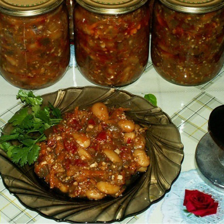 Баклажани з квасолею на зима