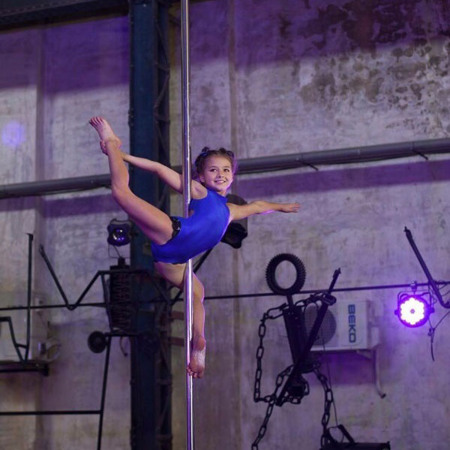 Pole dance у школі Body fly