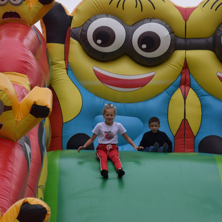Дитячі атракціони: велетенські гірки