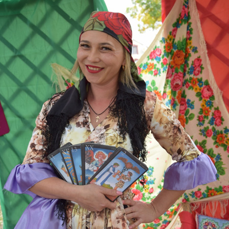 Циганські гадання та розваги