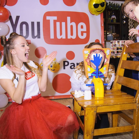 Ведучі для свята