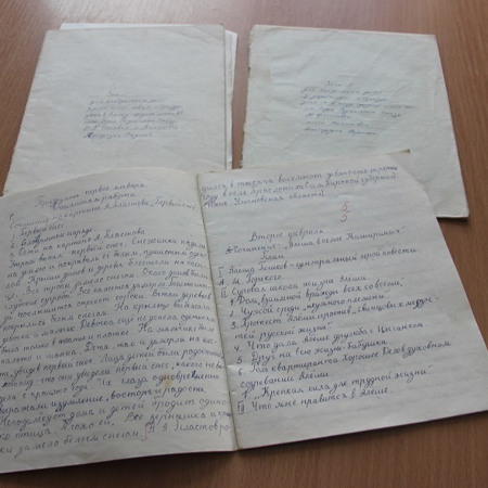 Шкільні зошити Вадима з відмінними оцінками