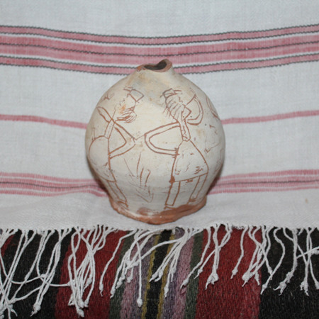 Глиняне горнятко зроблене барським майстром гончарства