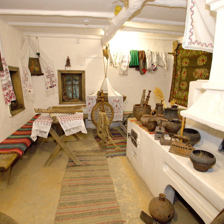 Експозиція «Сільська хата»