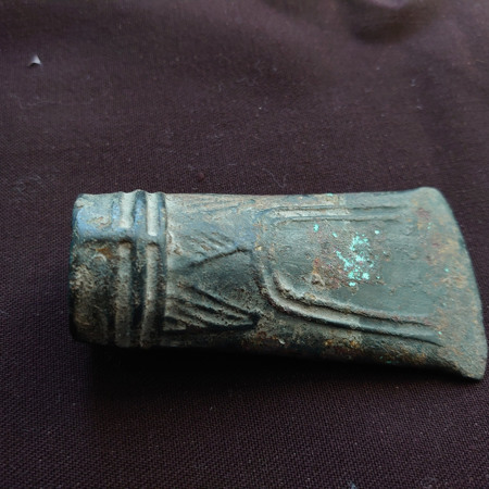 Бронзова сокира-кельт