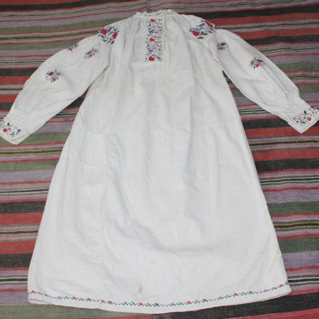 Жіноча вишита святкова сорочка 1905 року