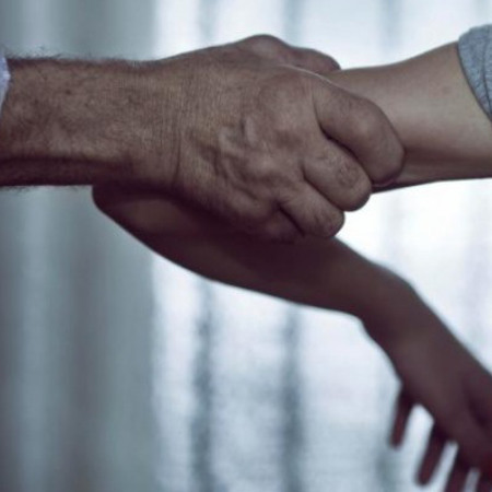 79-річний пенсіонер розбещував 6-річну дівчинку