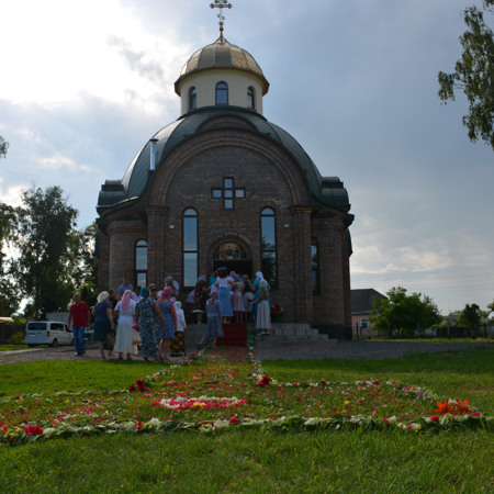 На вулиці Баха освятили Свято-Троїцький храм