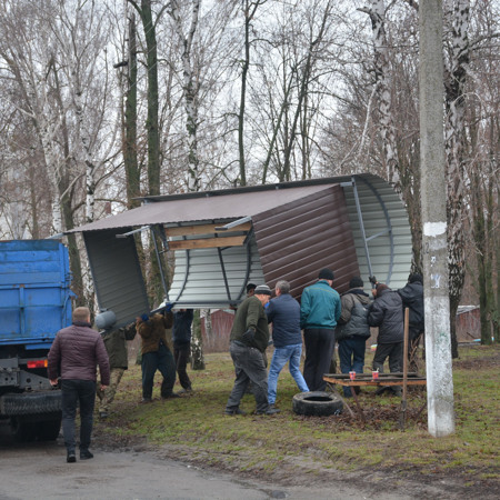 Новенька автобусна зупинка на вулиці Франка