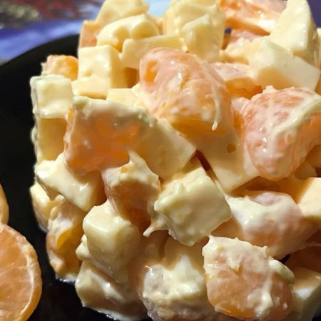 Салат "Мандариновий шок" із мандаринів і сиру