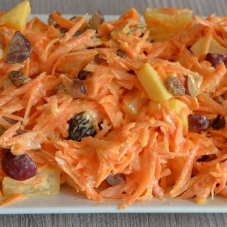 Салат з ананасом і морквою