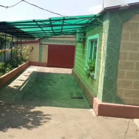 Будинок і магазин поруч  за 1 351 147  грн.