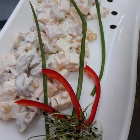 Салат «Курка з ананасом»