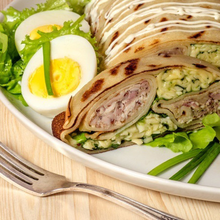 Фарширований пиріг із млинців