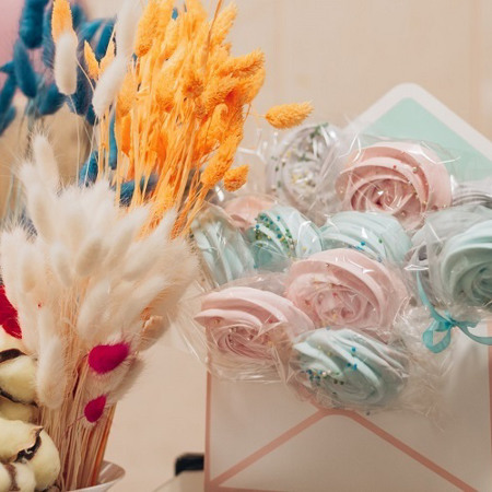 Солодощі, квіти, сувеніри від Святкової Лавки “АнгеліНа”