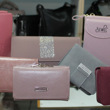 За сумками та аксесуарами – у магазин «Радуга»