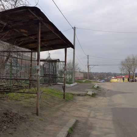 Вулиця Олени Пчілки, навпроти магазину «Продукти»
