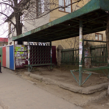 Вулиця Київська, навпроти магазину «Везунчик»