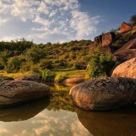Арбузинський каньйон. де посеред зими квітнуть квіти