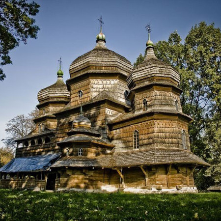 Дерев'яні церкви карпатського регіону Польщі і України 