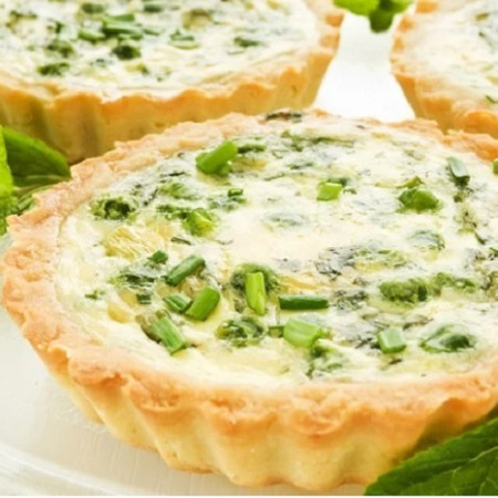 Тарталетки з цибулею і плавленим сиром