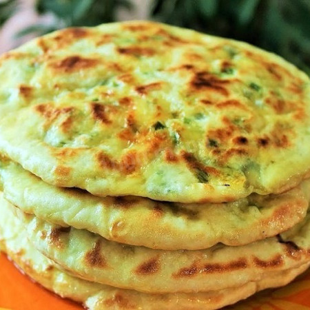 Китайські коржі з зеленою цибулею